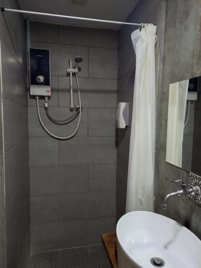 Lima.Tujoh Hotel Kuching Buitenkant foto