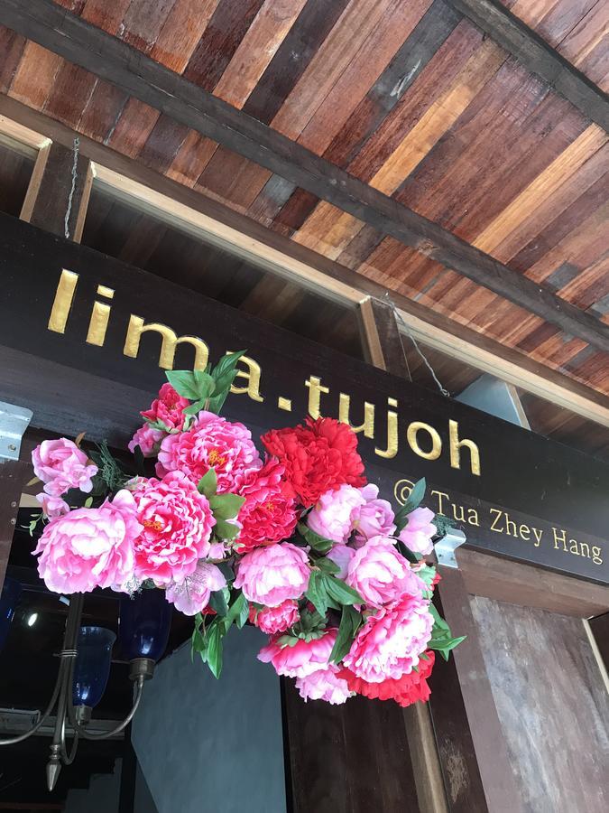 Lima.Tujoh Hotel Kuching Buitenkant foto